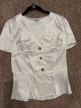 Verte White Textured V-Neck Button Peplum Blouse